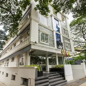 White Parrot Hotel